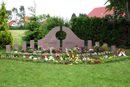 „SIE HALFEN IM TOD DEN LEBENDEN – WIR DANKEN UND GEDENKEN